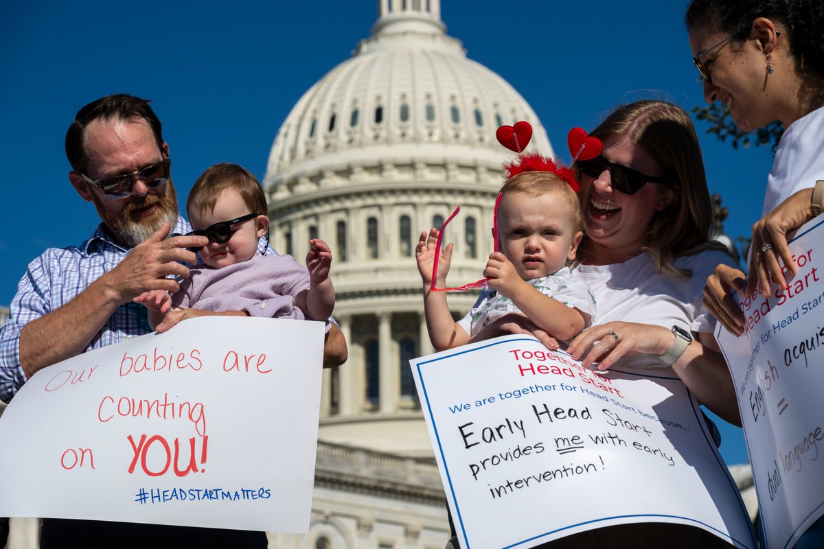 ZEROTOTHREE's tweet photo. Thank you for standing up for Head Start and the comprehensive, high-quality services young children need to thrive: @PattyMurray @SenatorBaldwin @BobbyScott @RepBonamici @RepTeresaLF @RepDebDingell @RepYassAnsari @repkmr @RepMackenzie 

#ProtectHeadStart https://t.co/3G0sXszlMX