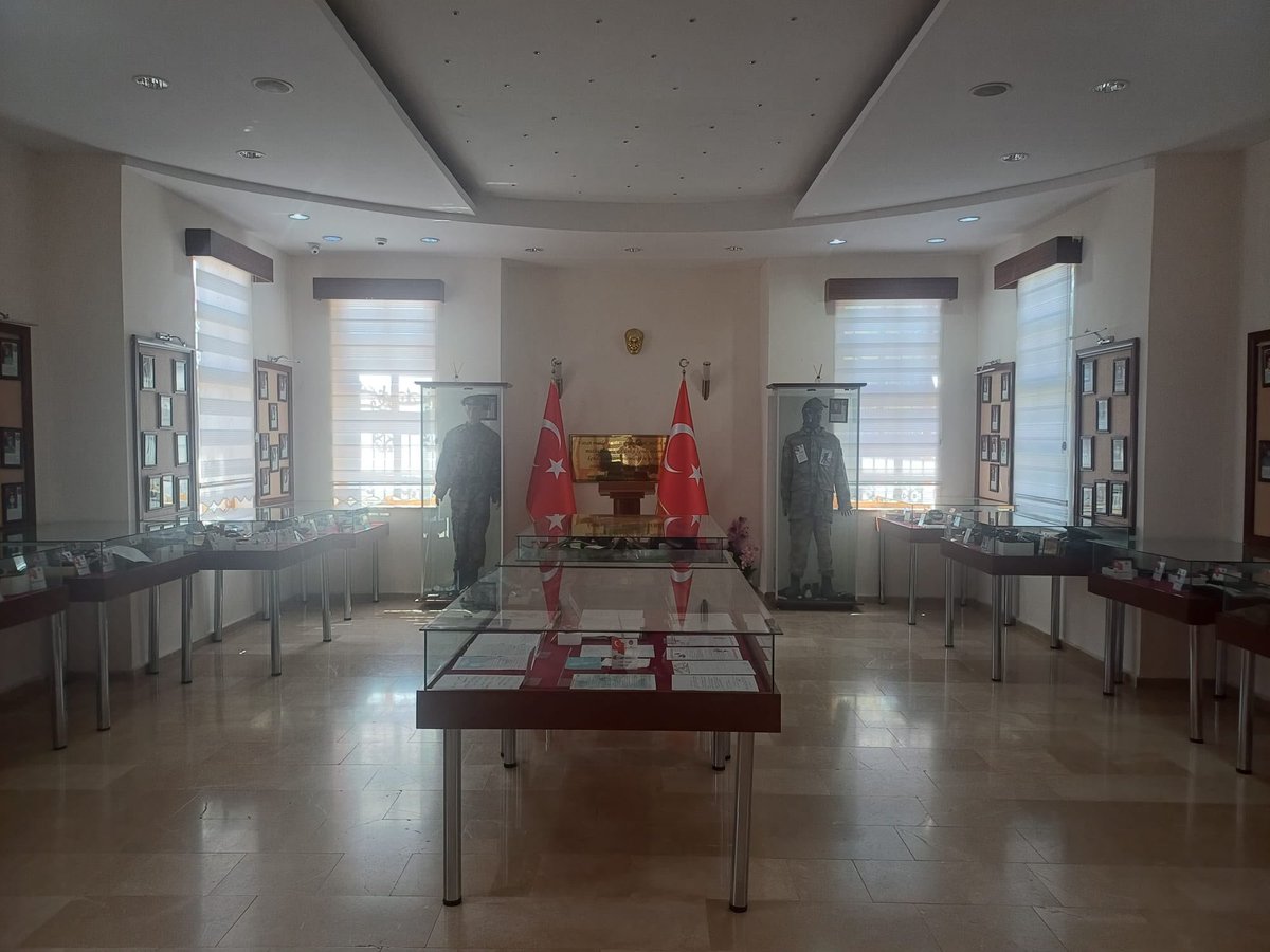 SiVASDSM's tweet photo. 16.09.2026 tarihinde Sivas Denetimli Serbestlik Müdürlüğü tarafından Sivas Garnizon Şehitliği ve Şehitler Müzesi ziyaret edildi. https://t.co/G1TwoDJabS