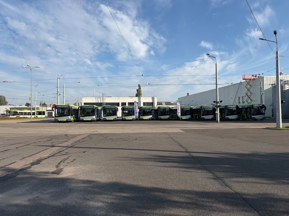 olsztyncompl's tweet photo. #Olsztyn. Finał zakupu 20 autobusów hybrydowych. Koszt jednego pojazdu to ok. 2 mln zł 🚌🤑💸 #inwestycje #transport #MPK
https://t.co/kPvUKYuFPX
Fot. Weronika Tarasiewicz / https://t.co/LAbw5s76cS https://t.co/WaGczKR6tN