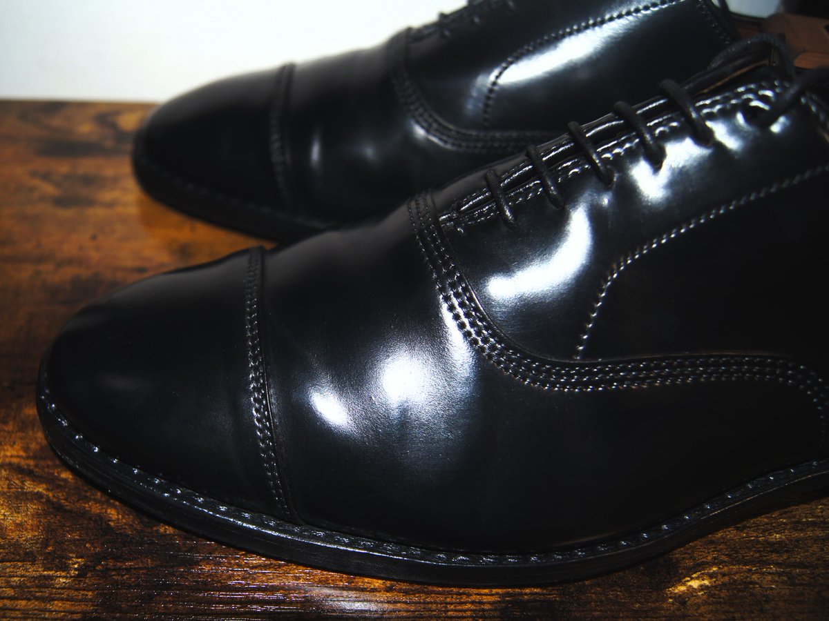 ryo_17style's tweet photo. Allen Edmonds
Park Avenue 8015 - Horween Shell Cordovan Last.65 Size.8 1/2 D #ryo17靴072

最も格式高いデザイン（内羽根ストレートチップ）に最もタフで野暮ったいルーツを持つ素材（コードバン）を掛け合わせるという矛盾、アンビバレントなカタルシス https://t.co/lYBThjsw0j