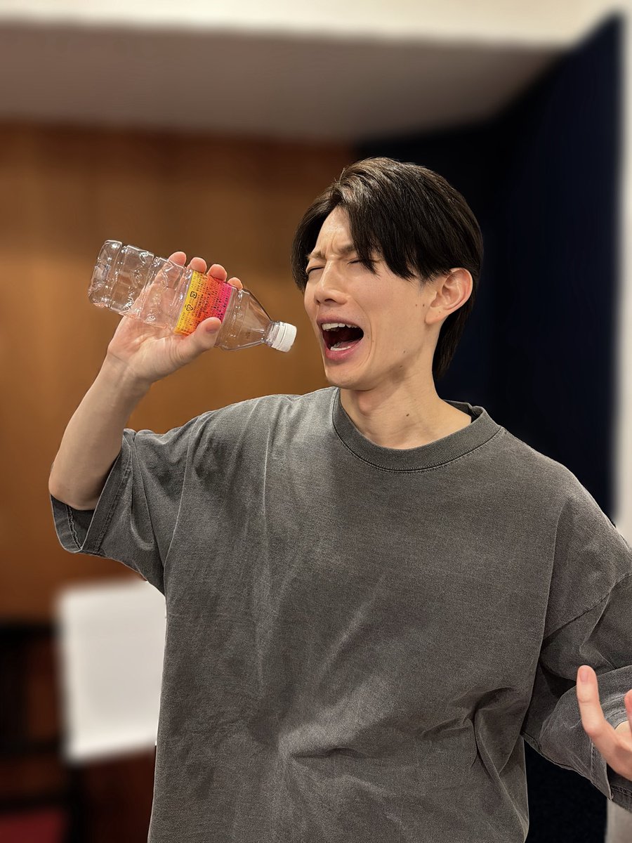 akazawa_taro's tweet photo. コードギアスコラボイベントのために歌ってきました🎤
当日みんなの前で披露できるが楽しみです💪
#ギアミュ　が今年のことなんて😳
月日経つの早すぎんか…。

#コードギアス
#ギアミュ

https://t.co/udqQXF6FYM https://t.co/4OBMcaJIkF
