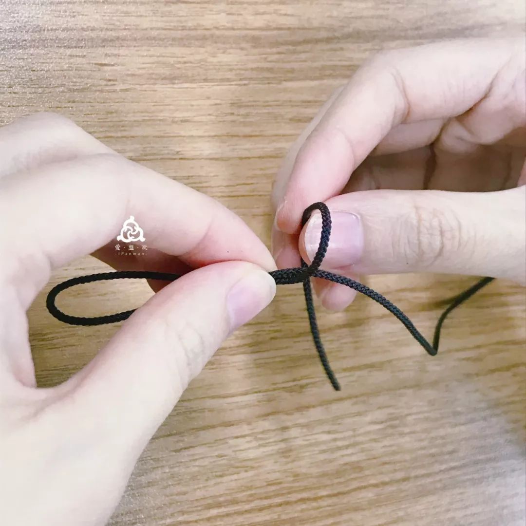 ph8Bo2WRLllpeGp's tweet photo. DIY macramé keychain made with old cotton threads! Quick, eco-friendly, and super cute for daily use https://t.co/NHz6KtYRmf
