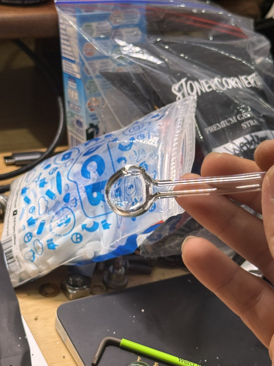 hungbln1's tweet photo. #สายไฮ #hicool #glass Top-Quality Custom Glass pipe. Any shape https://t.co/1bt6cKEtC2