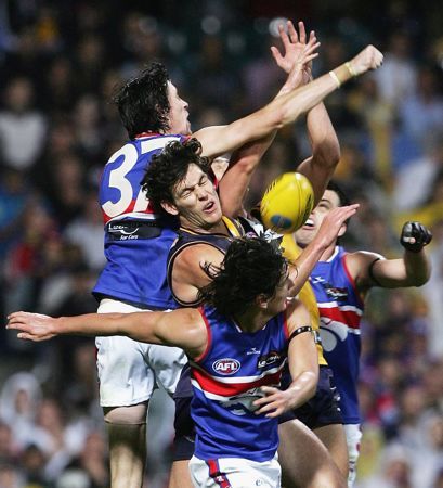 WBulldogs2006's tweet photo. That concludes @rodneyeade26's & @R_5mith's presser & that's a wrap from Subiaco Oval - the @westernbulldogs' 2006 campaign coming to an end tonight with a 74-point loss to the @WestCoastEagles in the 1st Semi Final. #AFLFinals #AFLEaglesDogs π¦
πΆ π π¬ π https://t.co/7sjK9v6zEn
