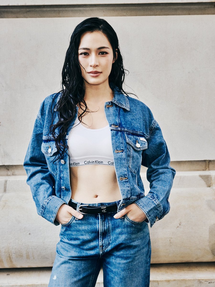 ArpuShud1730's tweet photo. Lingling Kwong and Calvin Klein lend the campaign a hushed sophistication that feels closer to art direction than advertising.

#LinglingKwongxCalvinKlein
#LinglingKwong‌
#CalvinKleinSS27
#CalvinKlein #NYFW
@CalvinKlein @XFashion @linglingsirilak https://t.co/DRjM3Uz2P0