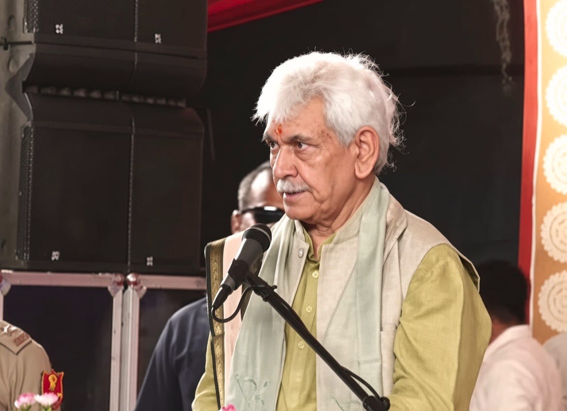 manojsinha_'s tweet photo. Today attended Shri Shiv Mahapuran Katha in Raebareli. Lord Shiva’s divine teaching is a sacred pilgrimage for seekers of truth. This extraordinary gathering organised by Hon'ble Cabinet Minister of UP Shri Manoj Pandey Ji, rekindles spiritual energy within our souls. Under Hon'ble Prime Minister Shri Narendra Modi Ji’s leadership, India embodies 'Vasudhaiva Kutumbakam'- the world is one family. Unity is our strength and together we shall regain our ancient glory. Har Har Mahadev!