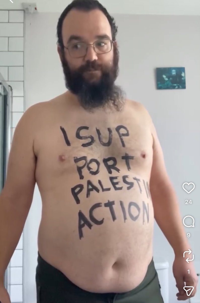TRobinsonNewEra's tweet photo. This monstrosity flew into the UK and defaced Winston Churchill's statue in Whitehall. 

Caspar San Giorgi filmed painting "Stop the Genocide" and "Free Palestine", Churchill a "Zionist war criminal".

He was found not guilty this week!

More clear two-tier judiciary. https://t.co/gVfN7LuYLN