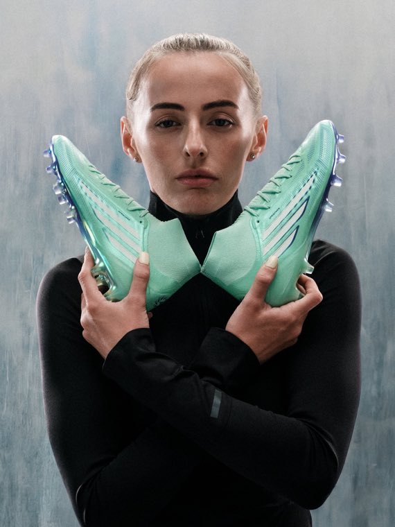 DailyAFC's tweet photo. Chloe Kelly 🤝 @adidasfootball https://t.co/x4axQWqWFc