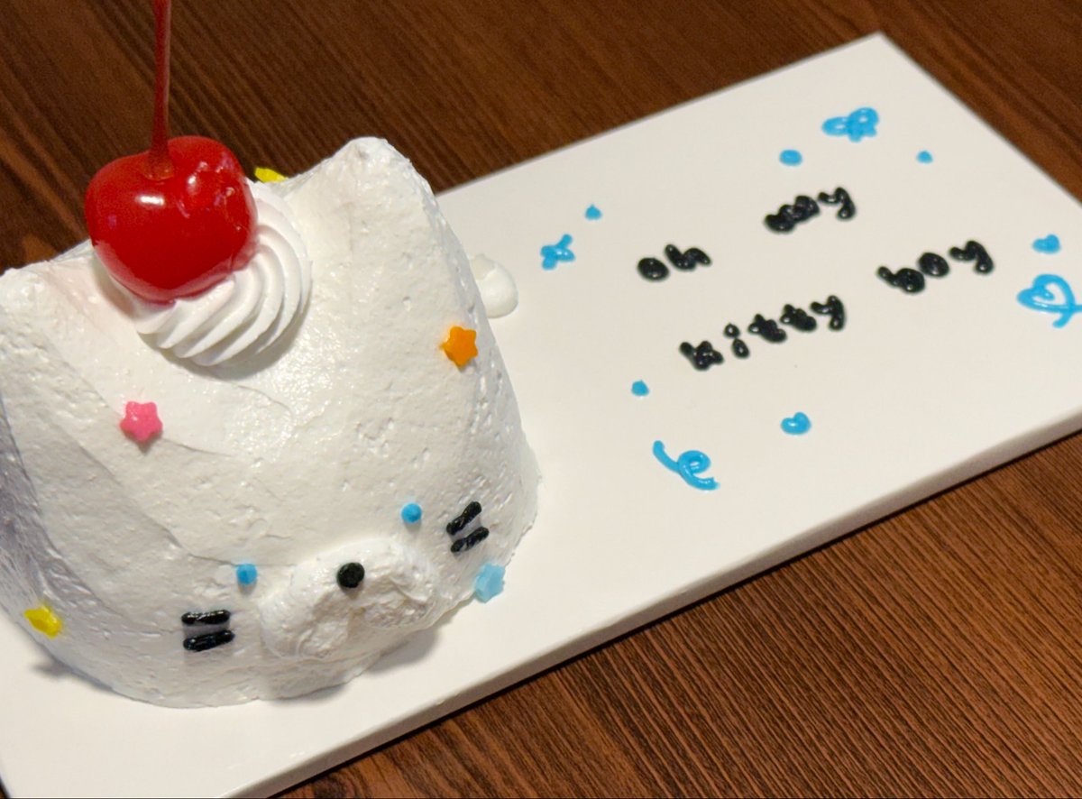 howtolovu's tweet photo. Oh my kitty boy 🩷..
세상에서 제일 사랑해 생일 축하해! https://t.co/VJAMIntsWp