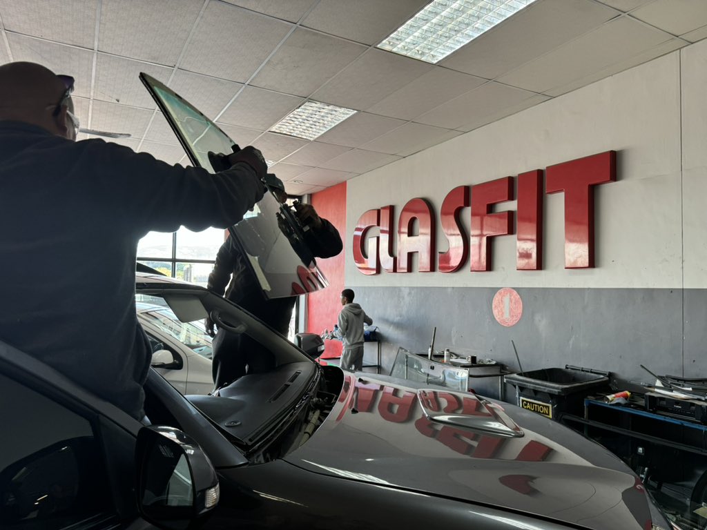 _ArriveAlive's tweet photo. Road Safety and Your Windscreen 

https://t.co/qp1gdVSUTP       

The windscreen is an often-neglected component of the vehicle. The windscreen is much more important than a mere screen between you and other road users.        

#ArriveAlive #Windscreen #Windshield

@Glasfitgroup https://t.co/VVEMKeA0xx