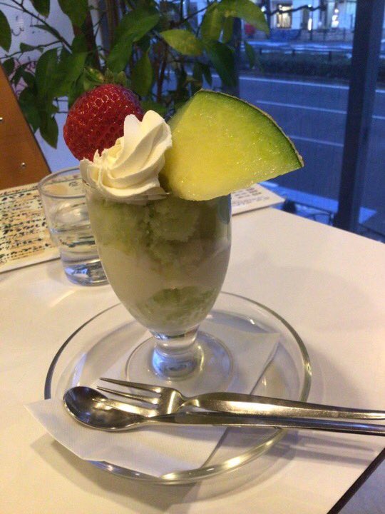 Hiroalska's tweet photo. 時々、無性にフルーツパーラーフクナガさんのアボカドサンドとフルーツサンド、パフェが食べたたくなる。 https://t.co/eQVqtxJprp