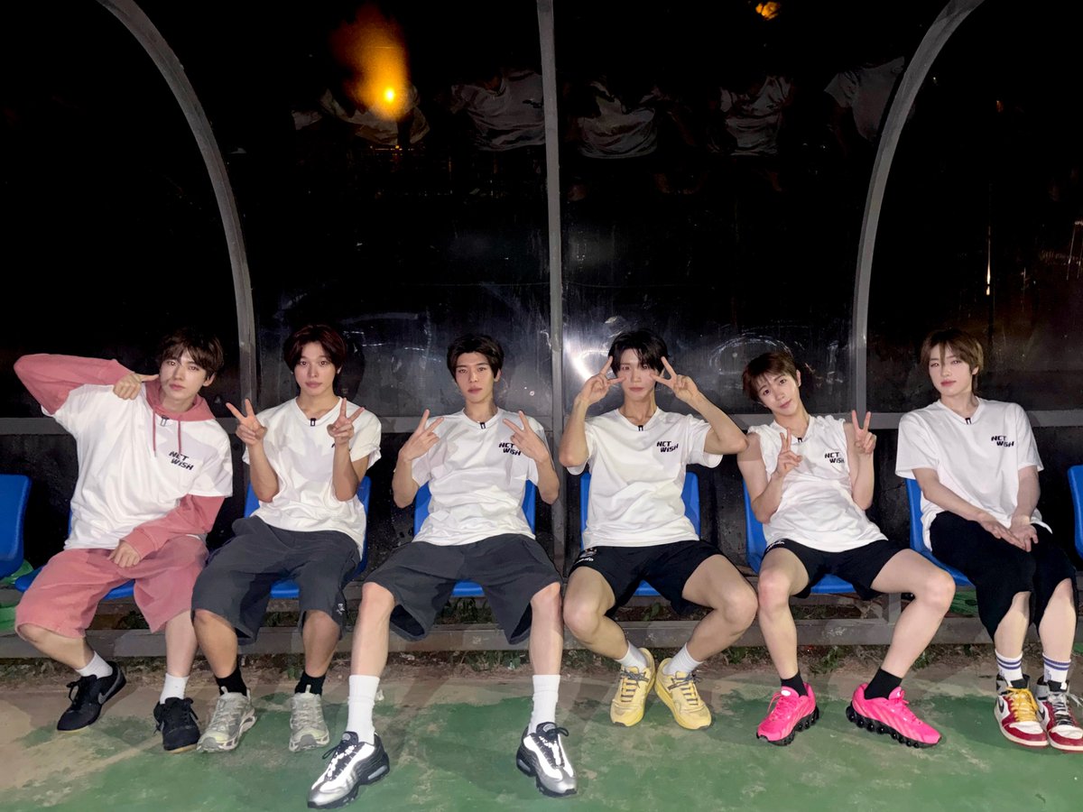 nctwishofficial's tweet photo. ✩ 서열재정리 ✩

EVERYTHING, ALL AT ONCE, NEO
https://t.co/LrMbZwt0Ol 

#NCTWISH #위시네야밤가족모임
#위시네서열재정리
#NCT_10TH_ANNIVERSARY https://t.co/jW59Fo9qjm