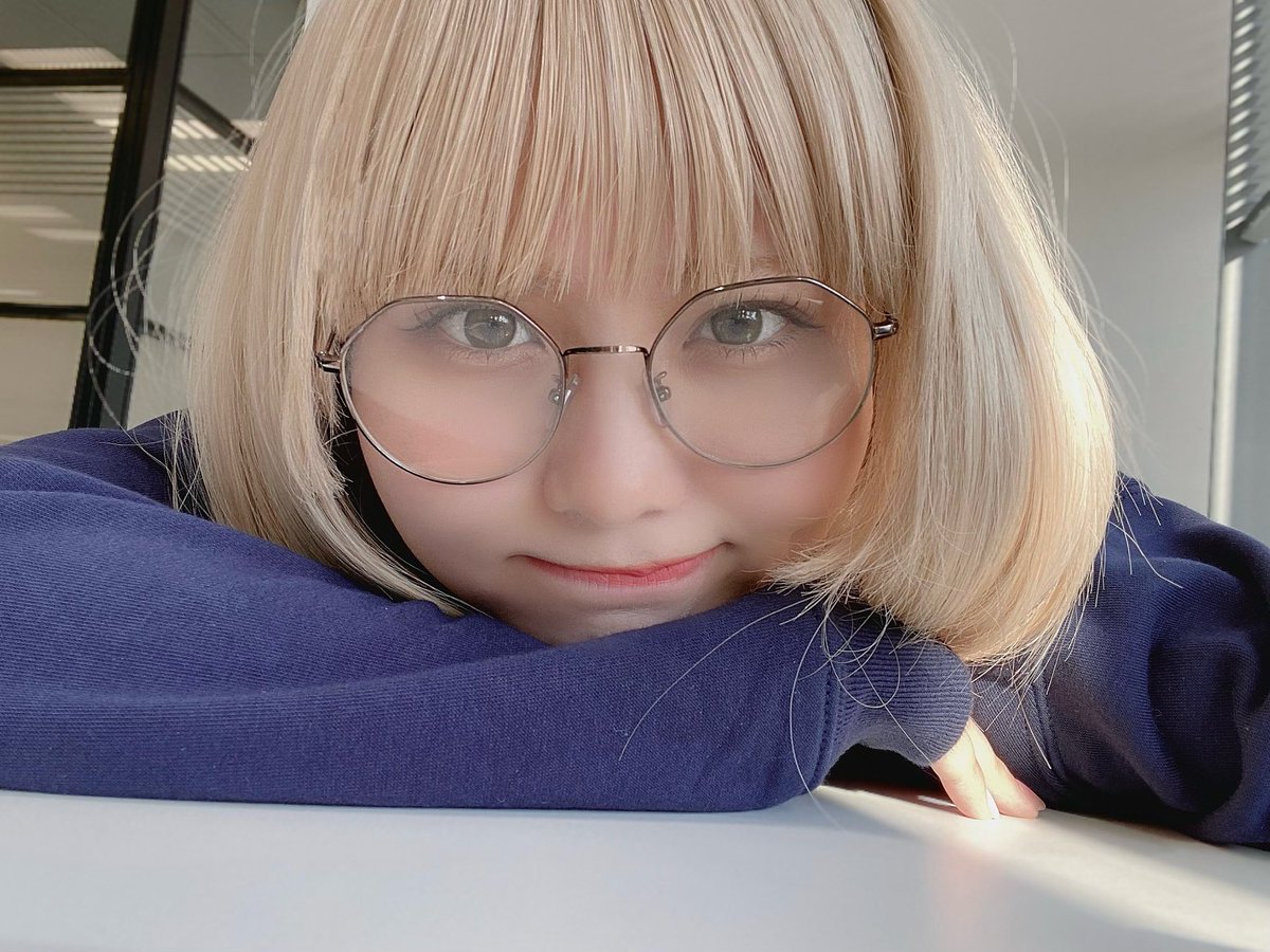 bono_hana24's tweet photo. 金髪花菜ちゃんが可愛すぎるんよ
#大場花菜 https://t.co/ijlW6yO4hG