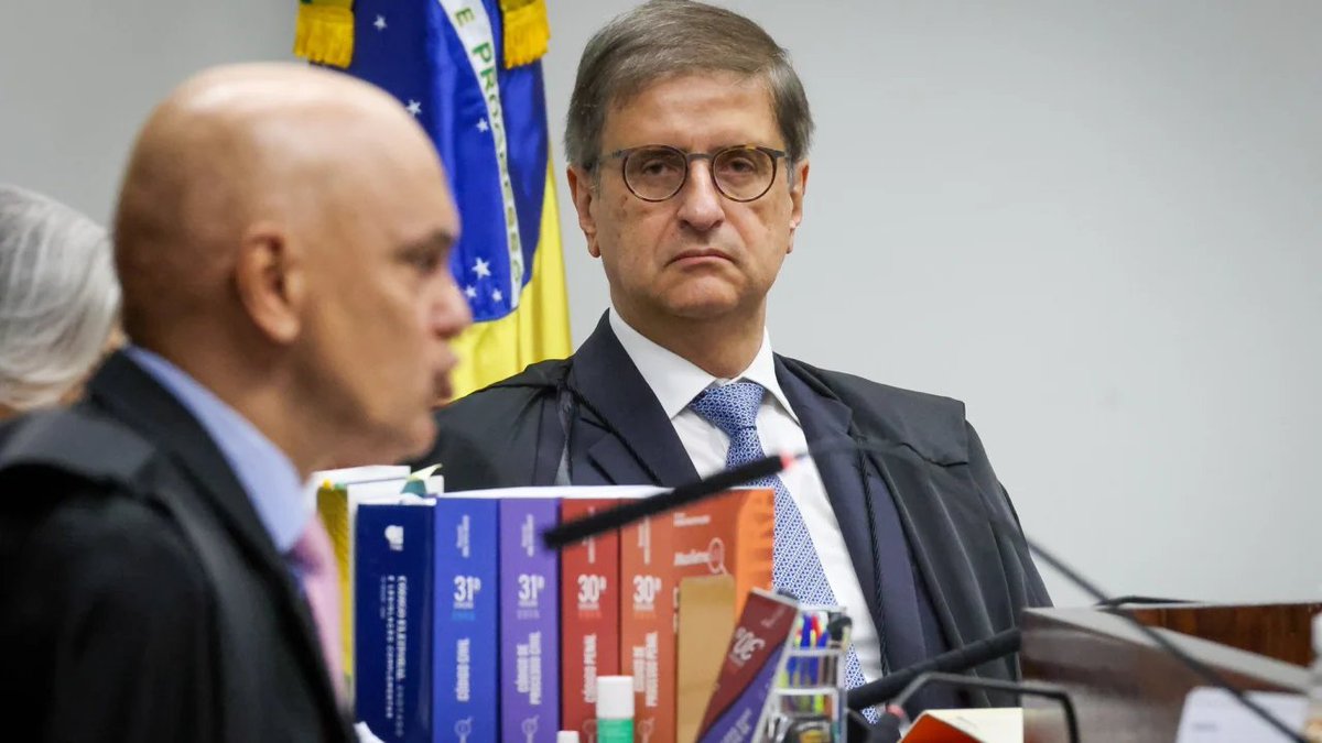 gazetadopovo's tweet photo. Quebra de sigilo no caso Master revela guerra silenciosa entre Mendonça e PGR
#MaisLidas
https://t.co/r2D2ZzKUSP https://t.co/g9YMrjj4yX
