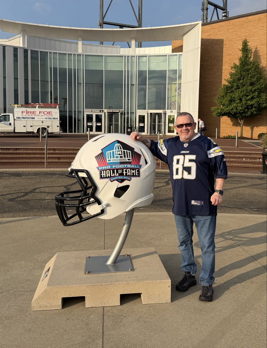 Montanatom16's tweet photo. @AdamSchein  I finally made it to Canton !   Took me 63 years. Lol ⚡️ https://t.co/ZhfSjlTQZP