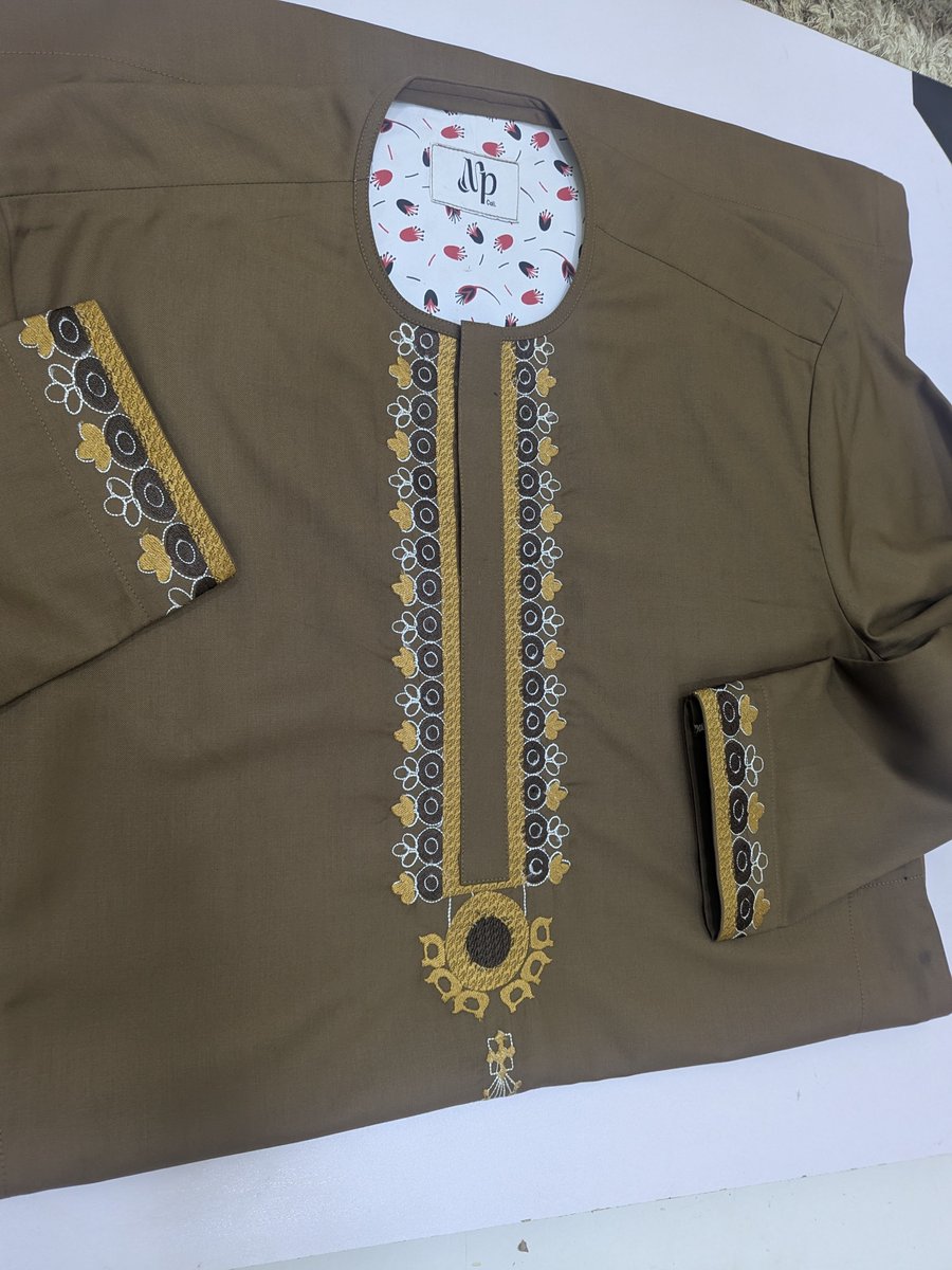 mpcoll_'s tweet photo. Made in Lagos by MpColl

Quality assured
Free delivery
Good finishing..

Dangote
Ipo
Olu Jacob
Silva
Chinese
China https://t.co/8GKH0MCK0z