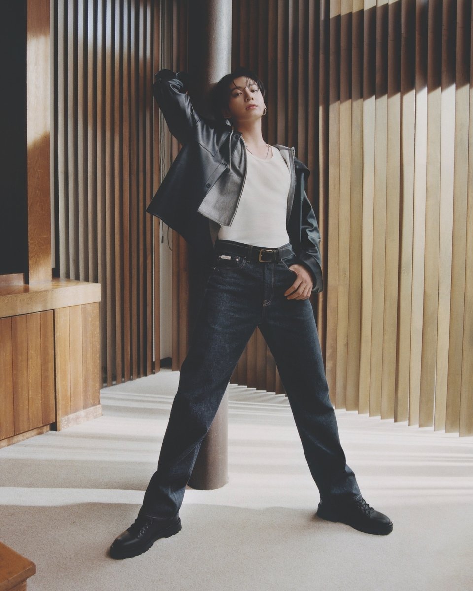 HarpersBazaarSG's tweet photo. We’ll never get enough of #JungKook and that’s a fact!🤭 
#CalvinKlein's campaign just dropped, with Jung Kook as their dreamy star—and it’s got us feeling some type of way.

Tap for more deets.
https://t.co/LCsi8CiCzl
 .
. 
. 
#harpersbazaarsg #JUNGKOOKxCALVINKLEIN https://t.co/NdeT3jU0OG