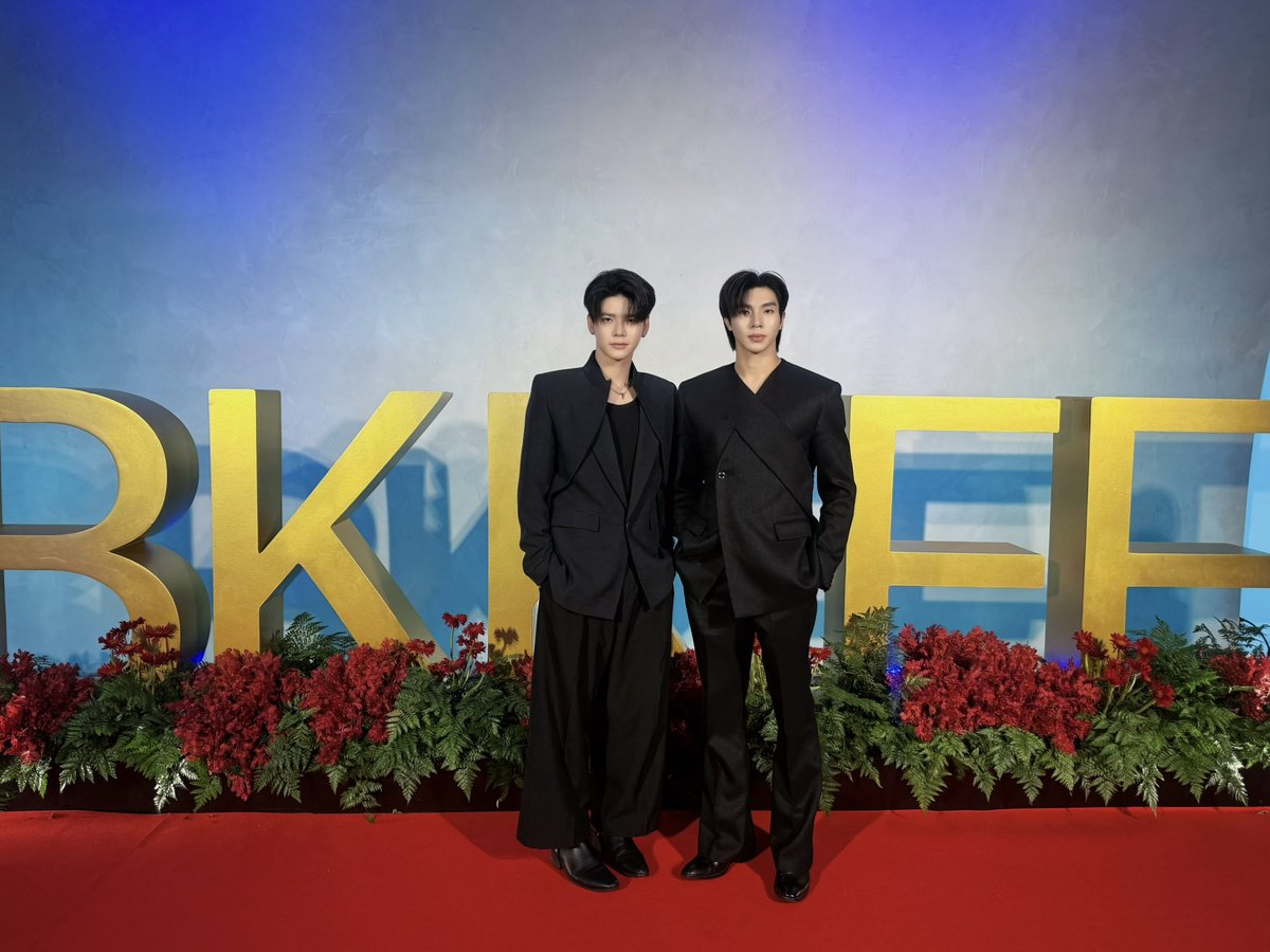 KongthupsArtist's tweet photo. ผู้บริหารและนักแสดงจากค่าย กองทัพ โปรดักชั่น ร่วมงาน SURATSAWADI GALA &amp; AWARD NIGHT ✨

#BKKIFF2026xLongArm 
#BangkokInternationalFilmFestival 
#กรมส่งเสริมวัฒนธรรม 
#กร��ทรวงวัฒนธรรม
#KongthupsArtist https://t.co/tNNZDeHK7n
