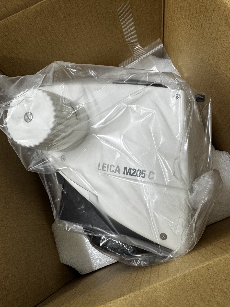 taiyoh_sunsun's tweet photo. 昆虫学会で体感した方々の心を奪い去ったM205Cですが、本日納品となりました。

若い研究者の方が、自分の研究費を殆ど全て注ぎ込み、まさに清水の舞台から飛び降りる覚悟だったと思います

���寧に扱えば一生使えます！
大事に、しかし酷使して新しい何かを見つけて下さい！

#M205C
#ライカ https://t.co/vrq2nxXjDs
