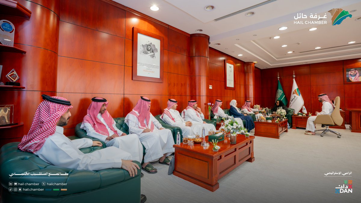 hailchamber's tweet photo. #استقبال |

صاحبة السمو الملكي الأميرة نجود بنت هذلول بن عبدالعزيز تزور مقر #غرفة_حائل، وكان في استقبال سموها رئيس الغرفة أ.نايف الجميل، والنائب الأول لرئيس الغرفة أ.سعود الموكاء، تناول اللقاء المبادرات والمشروعات الموجهة لدعم وتمكين التاجر المتنقل، وبحث سبل تعزيز حضوره بالتنسيق مع الجهات ذات العلاقة.