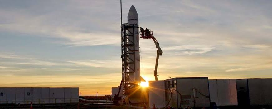 tobias_perez11's tweet photo. Presupuesto 2027  La CONAE recibe del Tesoro Nacional presupuesto para Misiones Satelitales Etapa III, el diseño, fabricación, integración y ensayo de 4 Satélites SARE II A, avances en los Vehículos Lanzadores Tronador II A. B y C, como también para el nuevo Satélite ARSAT-SG1 🇦🇷 https://t.co/kLBCFLX0Wr