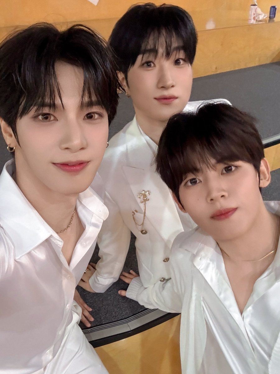 inaminute_offi's tweet photo. 이닝이들 덕분에 아침부터 너무 행복한 하루였어요💖
응원법 최고 👍👍 역시 이닝이들이야!!

#Wtsgd_Midnight #Midnight
#InAMinute #인어미닛 https://t.co/hRq4mBXzlo