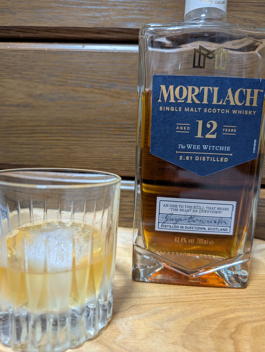 KazchinM's tweet photo. 本日はモートラック12年をロックで堪能🥂
#モートラック12年 https://t.co/DJs4mvSJM2