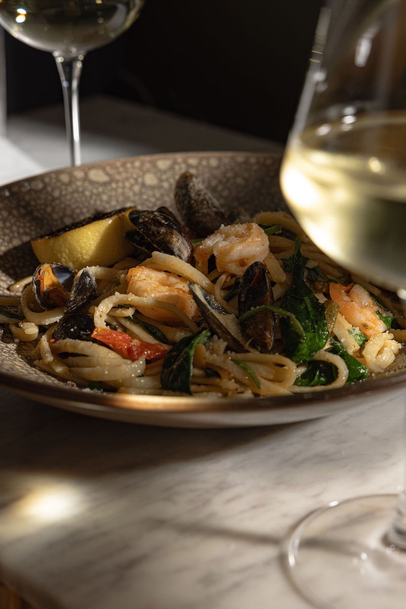 TheRedBank's tweet photo. Thinking about delicious food? 👀
Don’t just think about it… make it happen! 📲🍴😋

Your next tasty treat is only a tap away. 💚👇

https://t.co/r4WLwkyMpm

#tasteleitrim #enjoyleitrim #michelinguide https://t.co/8d3pvIdCum