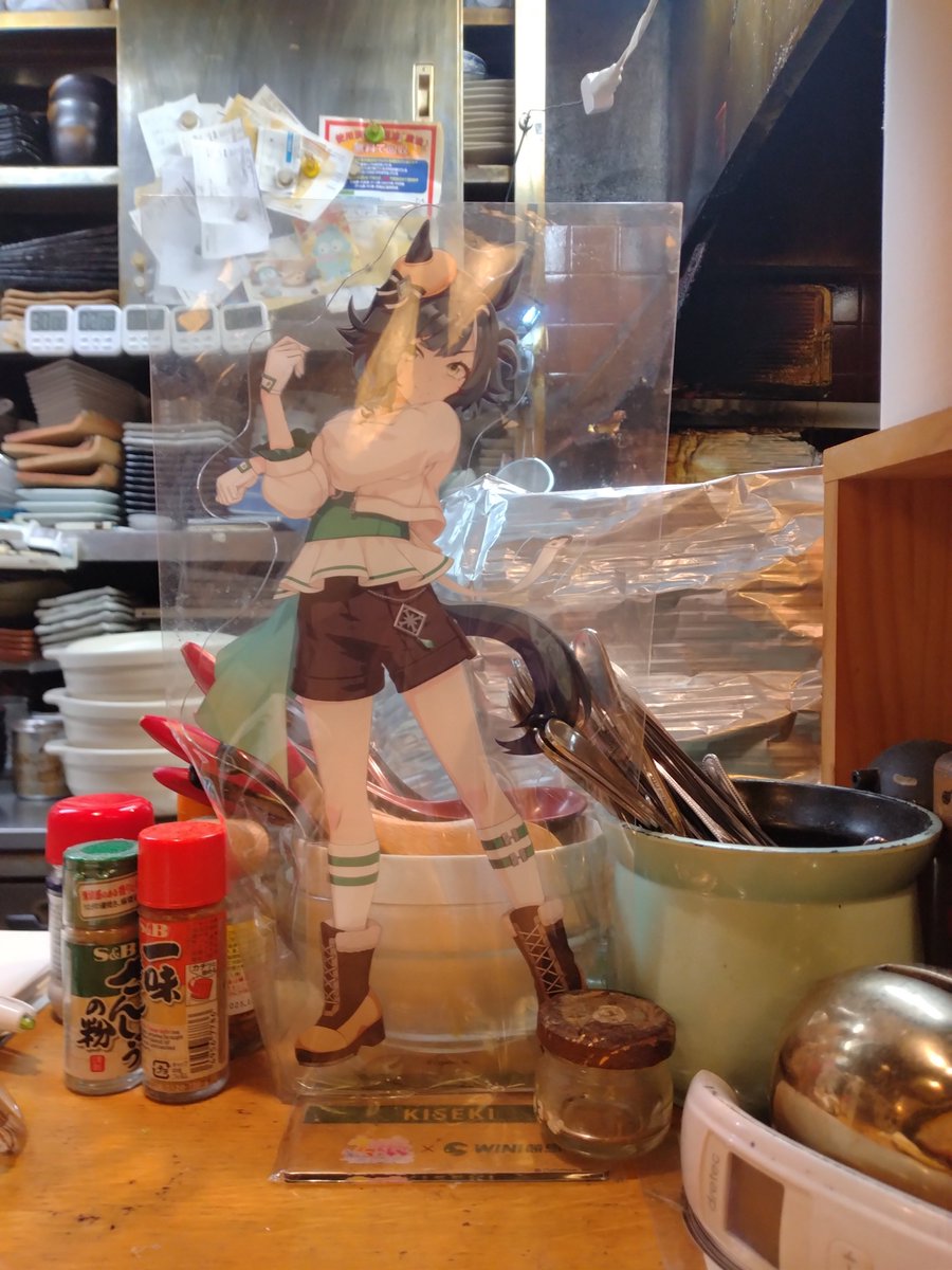 aoringo252555's tweet photo. アクスタあるなぁと思ってお尋ねしたら推し馬キセキでした。ソウルラッシュのアイドルホースも。馬主さんがいらっしゃるんですって。来週からの日高の旅が益々楽しみになったよーーーー https://t.co/dvH0ZDILqu