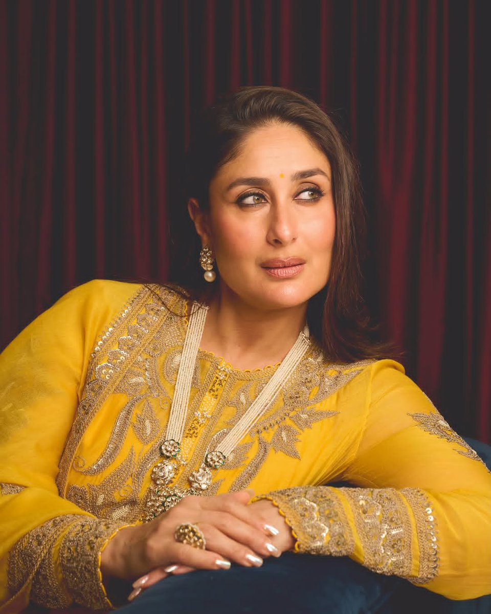 Weekendvibes_'s tweet photo. Kareena Kapoor Khan ✨💛

#KareenaKapoor #KareenaKapoorKhan https://t.co/qmkkGJVAI7