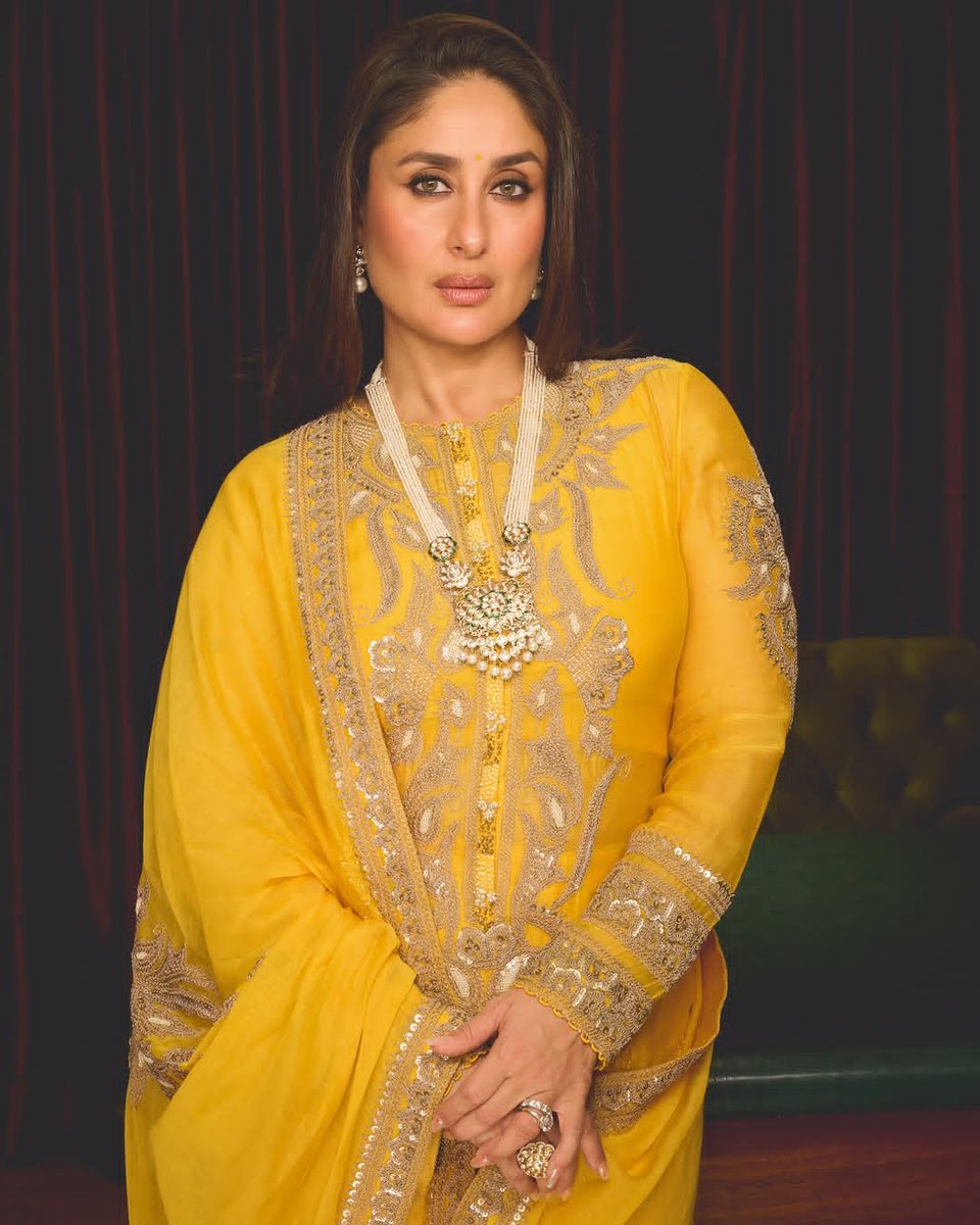 Weekendvibes_'s tweet photo. Kareena Kapoor Khan ✨💛

#KareenaKapoor #KareenaKapoorKhan https://t.co/qmkkGJVAI7