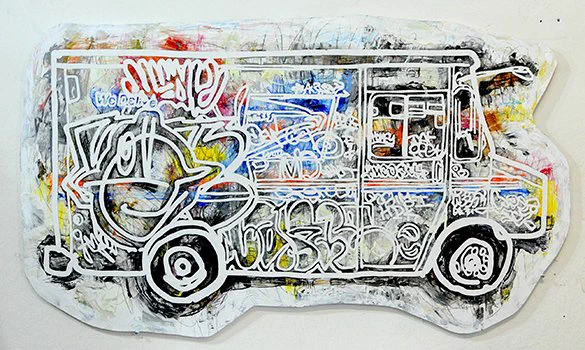 白い郵便トラックの輪郭と都市の線や文字を重ねたMASAYA NAKAYAMA《USPS Truck》。