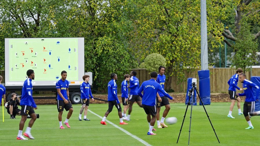 AdedyemiA's tweet photo. 🚨🔵🧑‍🏫 Xabi Alonso has introduced a tactical board to help Chelsea players better understand and absorb his system.

Take a look. 👀

#CFC | #Chelsea https://t.co/XrNa6tZcS9