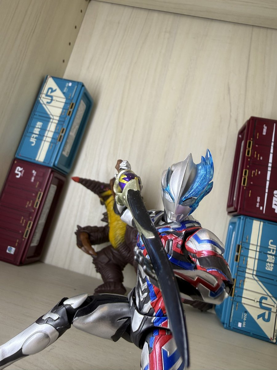 BuildGenius2026's tweet photo. #これを見た人は赤と青の入った画像を貼れ https://t.co/jSKa8QVgjk