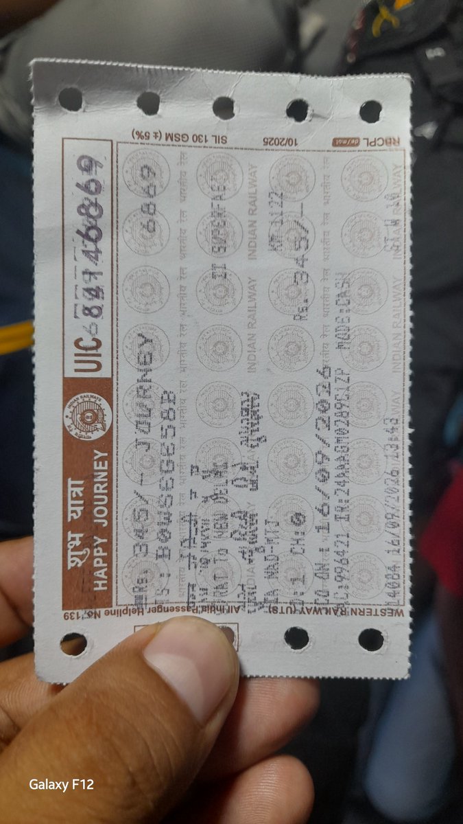 iamAftab0786's tweet photo. यह एक ही ट्रेन का 3 टिकट है लेकिन MRP अलग-अलग है कोई बतायेगा ऐसा क्यों हुआ है 
@IRCTCofficial @AshwiniVaishnaw 
#Train #railway https://t.co/ZbAgW5Su5Z