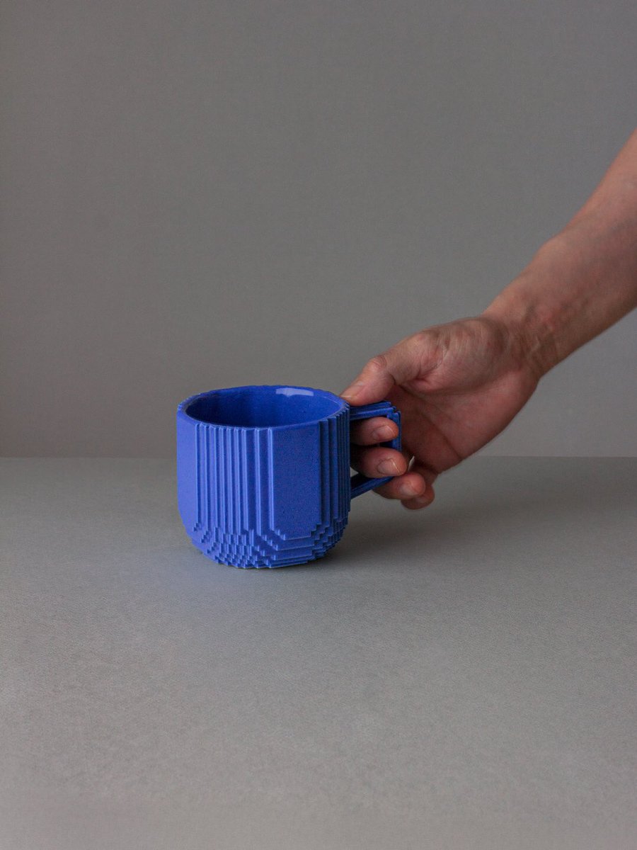 narumiyokoyama_'s tweet photo. 明後日からの個展に向けて、Voxel Mugの小さめサイズを新しく作りました

ドリップコーヒー1杯分やティーバッグのお茶を飲むのにちょうどよい250mlサイズです https://t.co/x5XsLxXPC8