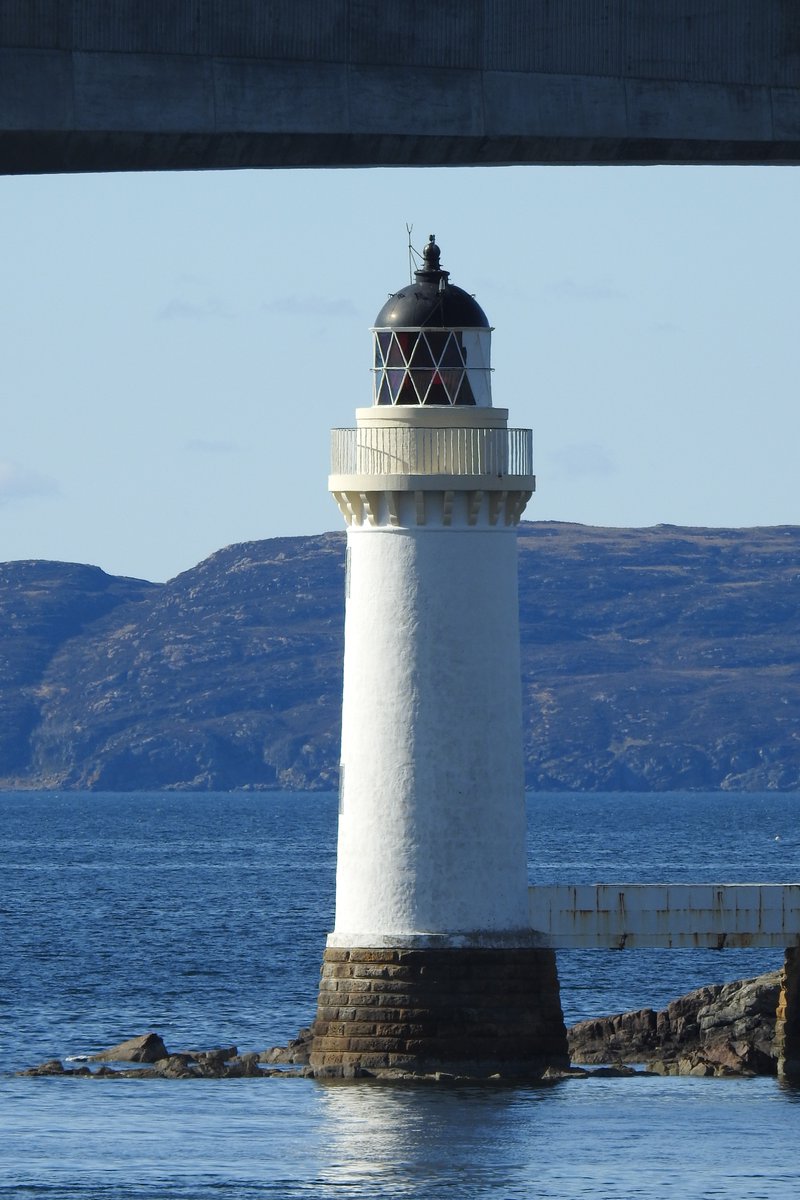 lightphotosnet's tweet photo. #UK #Scotland #IsleofSkye #InnerSound #KyleAkin Scotland / Eilean Bàn lighthouse https://t.co/gDENrs8lZp https://t.co/4TesmyWKWX