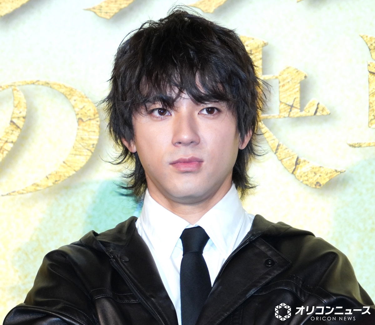 oricon's tweet photo. 山田裕貴、山﨑賢人を尊敬✨️
「認めている仲間がいっぱいいるな」　

表裏一体のキャラを演じられたのは
「賢人氏のおかげ」👏
https://t.co/AklCMpf8uv https://t.co/JkRmuZEW1i