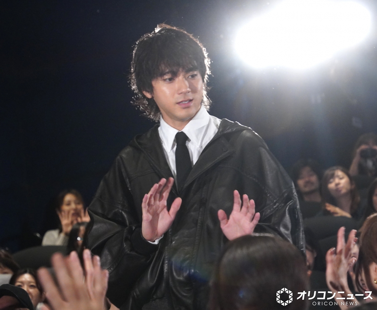 oricon's tweet photo. 山田裕貴、山﨑賢人を尊敬✨️
「認めている仲間がいっぱいいるな」　

表裏一体のキャラを演じられたのは
「賢人氏のおかげ」👏
https://t.co/AklCMpf8uv https://t.co/JkRmuZEW1i