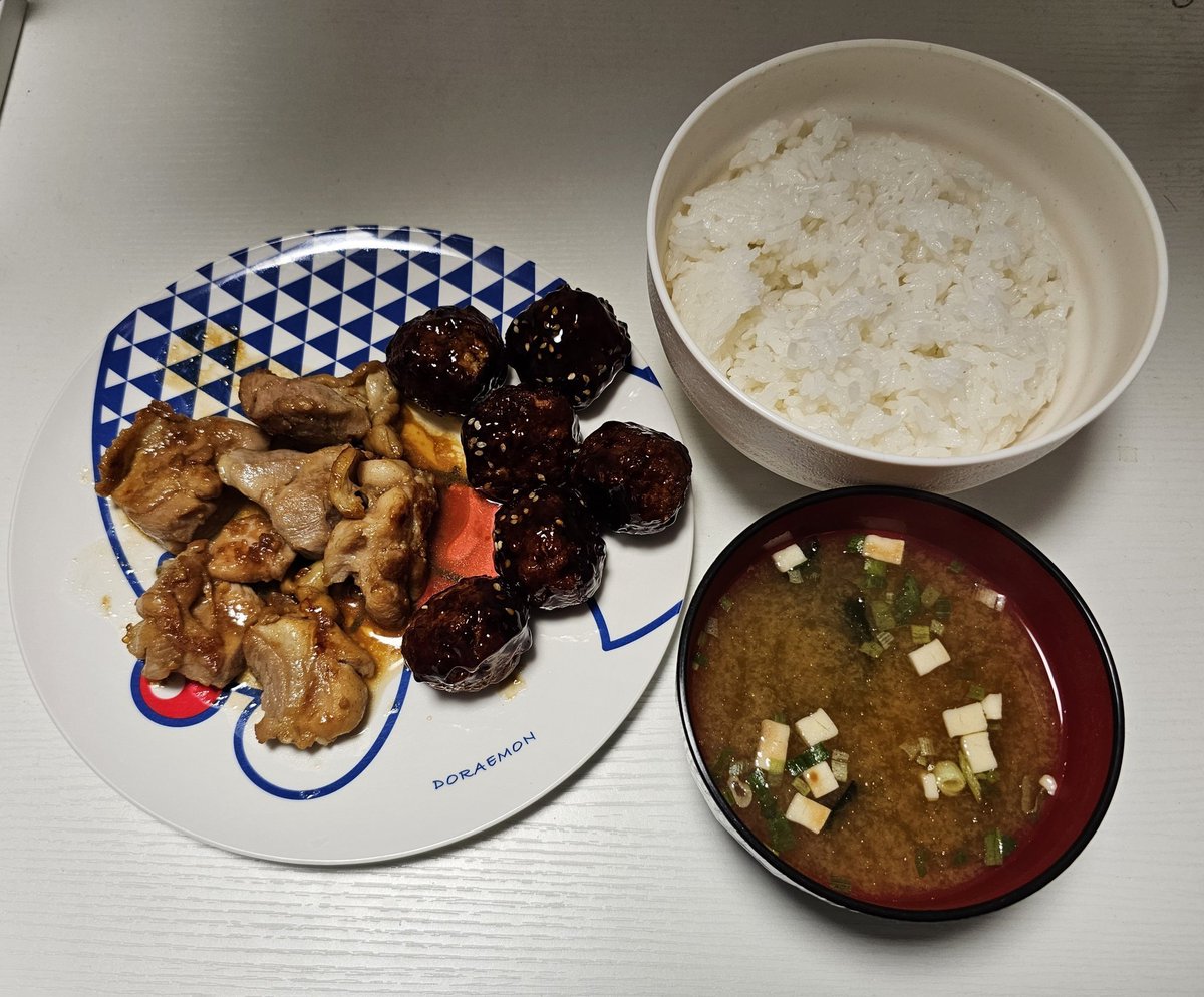 baaaaaaaabaaba's tweet photo. 夕飯！ https://t.co/TXZ9aDUd1b