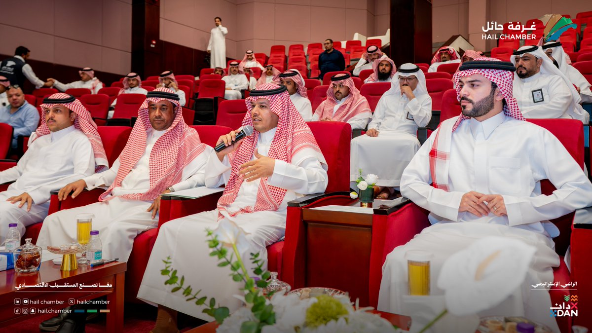 hailchamber's tweet photo. من الشراكة إلى الأثر.. مساراتٌ تتسع للاستدامة 🌿 

نظّمت #غرفة_حائل بالتعاون مع وزارة البيئة والمياه والزراعة، ملتقى القطاع غير الربحي والاستثمار البيئي بمنطقة حائل، بحضور النائب الأول لرئيس غرفة حائل أ.سعود الموكاء، ومدير عام فرع الوزارة بالمنطقة د.فهد الحسني، وبمشاركة عدد من الجهات والمهتمين؛ في لقاء يعزز التكامل بين القطاعات، ويدعم المبادرات والمشروعات البيئية، ويسهم في بناء أثر مستدام يخدم المنطقة.
