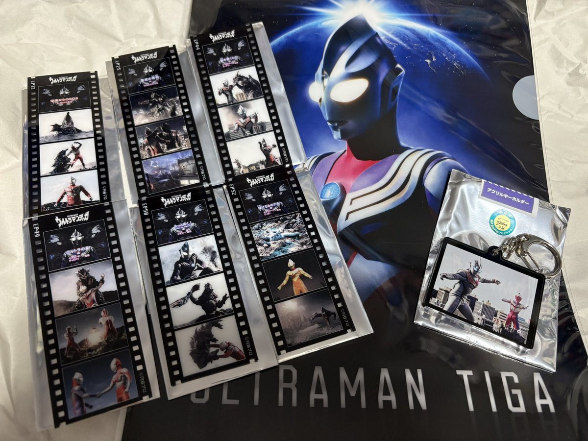 GiantofLight's tweet photo. 3000万年ぶりに墓場の画廊さんにて購入したティガさんグッズ到着。
フィルム風カード、他のウルトラシリーズでも出して欲しい…
#ウルトラマンティガ https://t.co/N65axyTOad