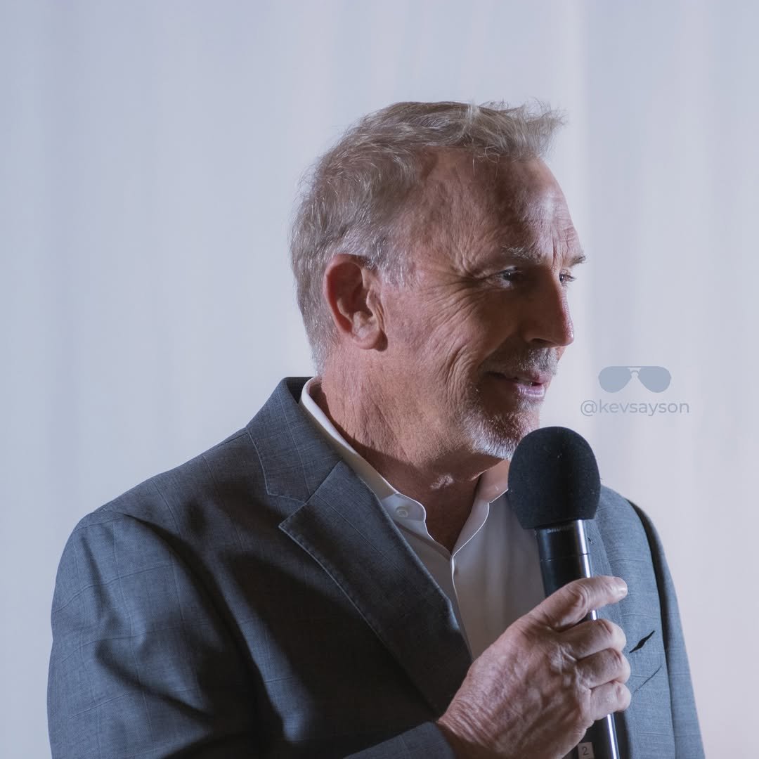 Kevin__FanPage's tweet photo. Kevin Costner at an Autry Museum After Hours event - Costumes of Horizon: An American Saga

#kevincostner #theautry #autrymuseum #autryafterhours #horizon #horizonanamericansaga #danceswithwolves #theuntouchables #jfk #robinhood #waterworld #wyattearp #manofsteel https://t.co/HbOw1ISWNv