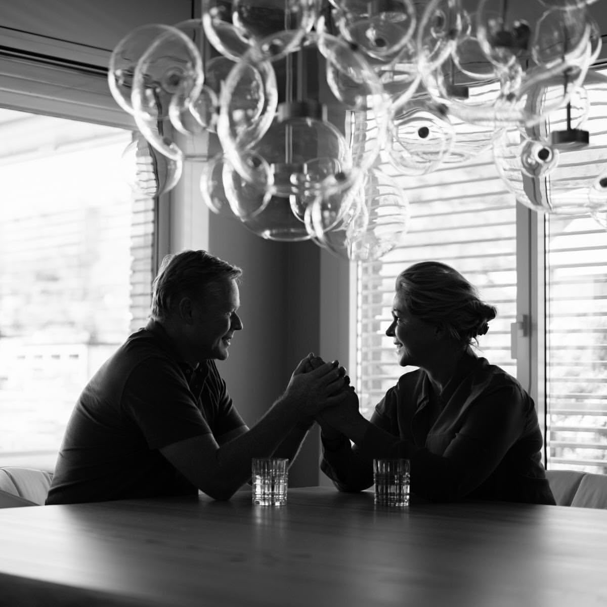 JohanCruyff's tweet photo. We are deeply saddened by the passing of Bartina Koeman, beloved wife of Ronald. 🧡

The bond between the Cruyff and Koeman families spanned decades, with a friendship that went far beyond football. Our thoughts are with Ronald, their children and loved ones. https://t.co/TMlErXPx9s