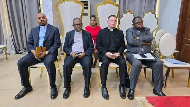 NovyBomoloBB's tweet photo. #RDC : 🛑🇨🇩 Panel de la #CENCO pour décrypter les enjeux du dialogue initié par le Chef de l'État.
Les échanges réunissent ce 16 septembre au Centre Interdiocesain de Kinshasa, Patrick Muyaya, Martin Fayulu et Ange Mushobekwa afin de débattre des enjeux, des perspectives... https://t.co/ZjALIQ6hMy