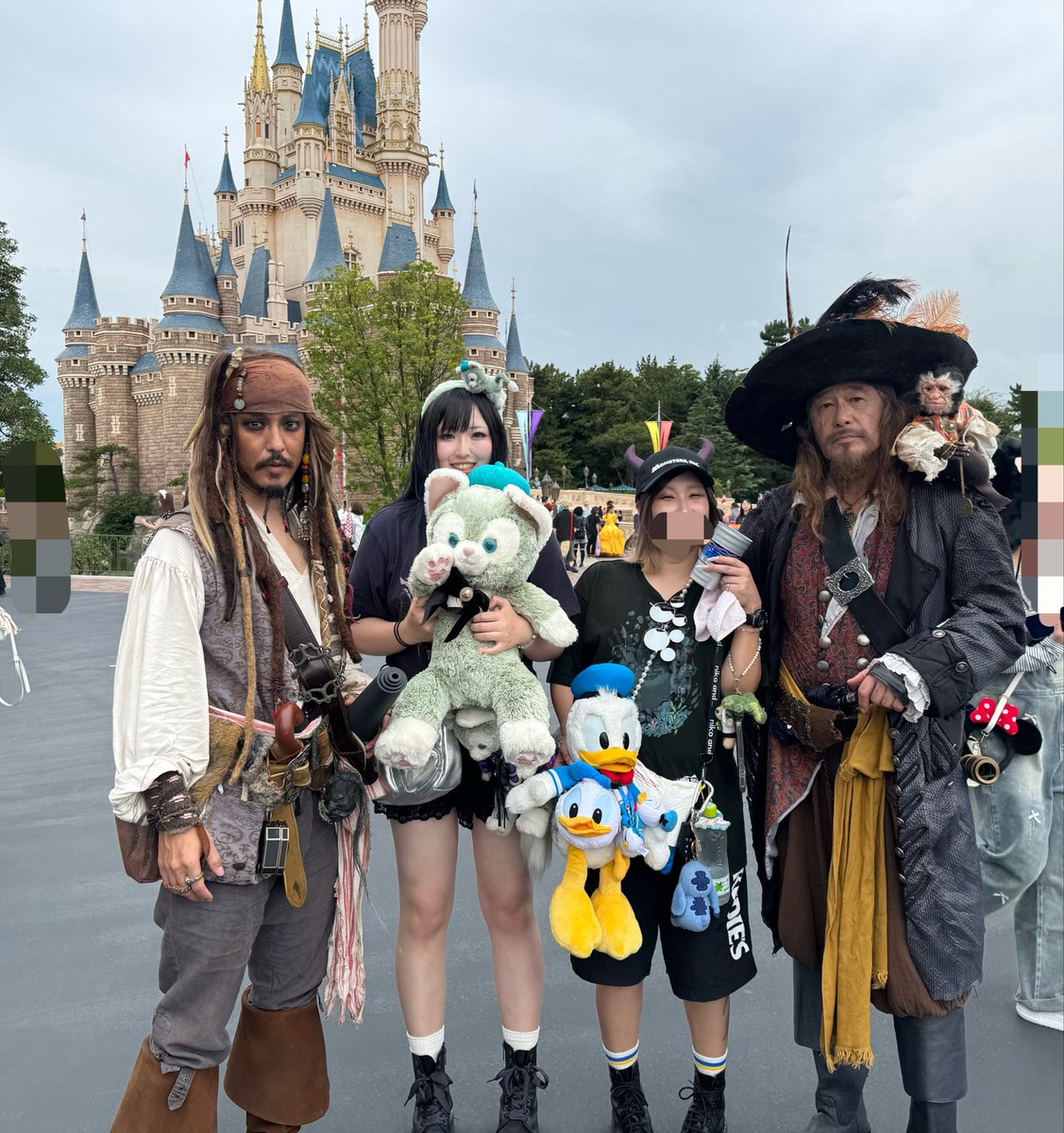 ayaaaaa_0304's tweet photo. @jackmagician323 
@barbossa_828 

去年から会いたかった方々😭
オーラが凄すぎてすぐ気づいた>_< 

自撮りまでしてくれてありがとうございましたᯅ̈´-

#Dハロ 
#Dハロ2026 https://t.co/ehH7nywFRg