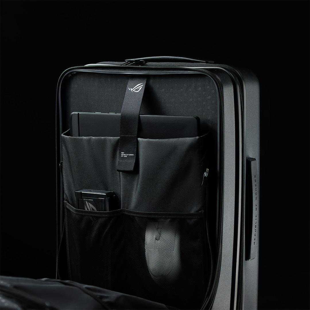 ASUS_ROG_FR's tweet photo. Attrape ton PC en un éclair sans déballer toute ta valise pour le week-end ! 

Le ROG Archer Suitcase 20 embarque un accès rapide pour dégainer ton laptop en quelques secondes. Ton arsenal gaming est paré au décollage ! https://t.co/iBVGwBChB2