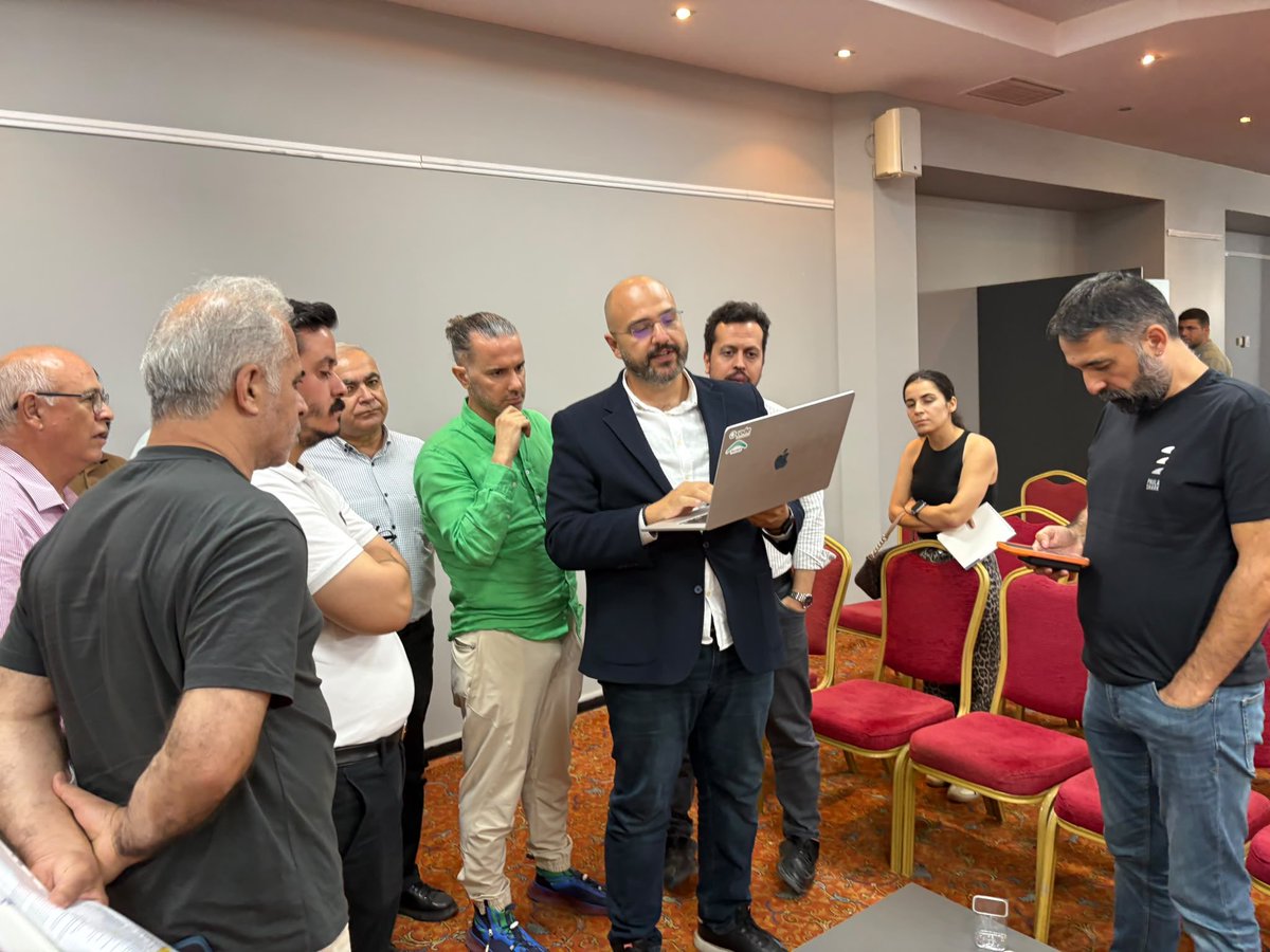 halukcenkbatur's tweet photo. Mali Müşavir olarak bir Startup kuruyorsunuz. Mali Müşavirlerin dertlerini bitireceğim diye bir yola çıkıyorsunuz. 

Sonuç: 

Adana da onlarca meslektaş “sizi sosyal medyada gördüm, sizi YouTube da gördüm, bize de @aposkal ‘ı bir anlat” diyor. 

Bundan daha mutluluk verici ne olabilir?

@aricifurkan liderliğinde, @mmetgungoren kontrolünde doludizgin devam ediyoruz.

APOSKAL: İşletme ön muhasebesini tutar, müşavir genel muhasebesini yapar 
AYNI SİSTEMDE