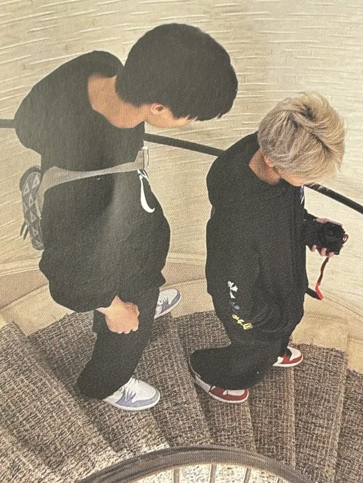 miwlktee's tweet photo. nomin keciduk lagi pacaran https://t.co/enZOnZrFSp