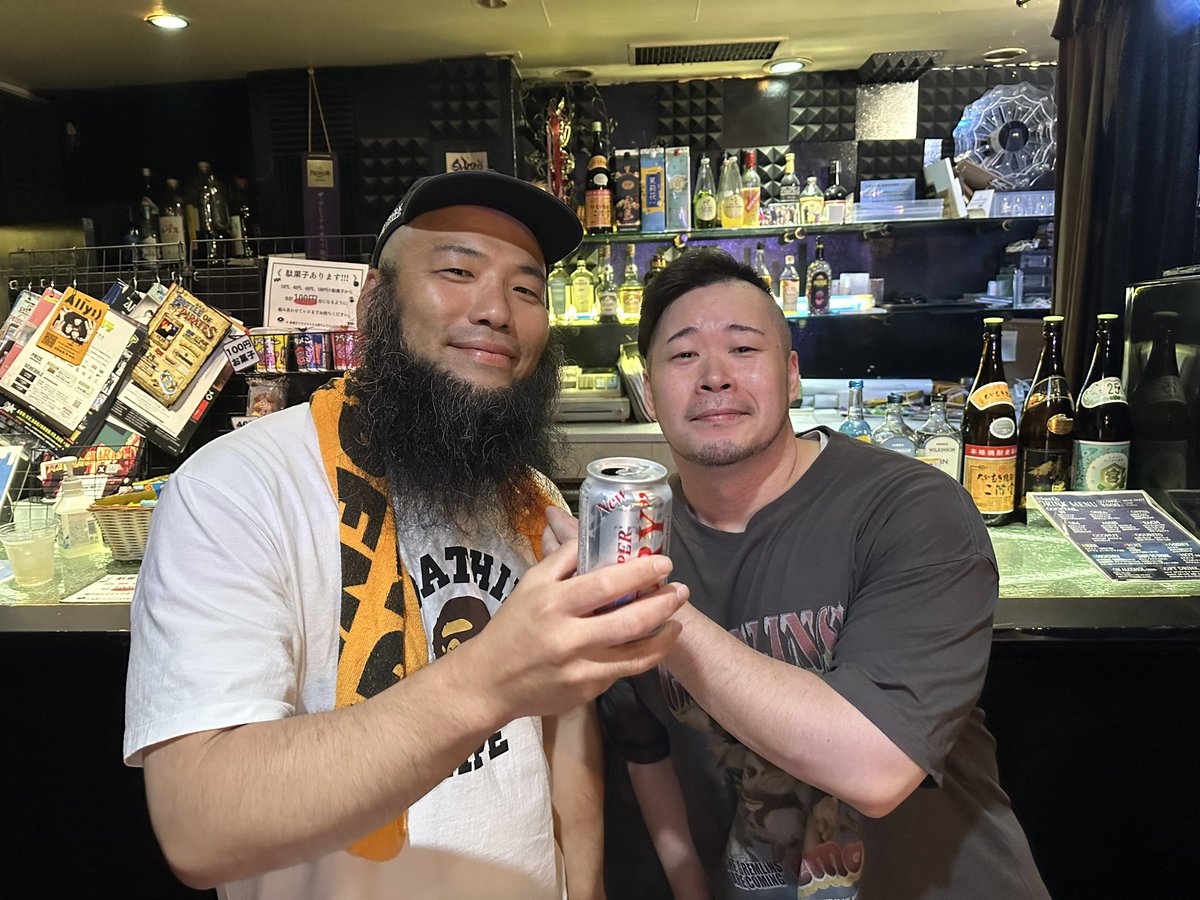 good_sun1106's tweet photo. 9/12(sat.)オレプレ主催『bitter de sweet 』at心斎橋AtlantiQs Part③
super scramble
#THEORANGEPRESIDENT
#bitterdesweet
#superscramble
#ギタリストandギタボと写真撮りたい
#同じパート同士で2ショット https://t.co/yQHN4mjpNX